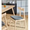 Set van 4 mei VeryForma natuurlijke massief houten stoelen en donkergrijs kussen